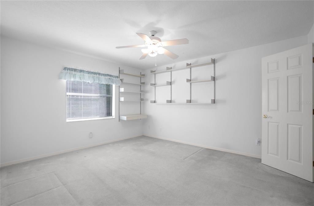 待售: $370,000 (4 贝兹, 2 浴室, 2392 平方英尺)