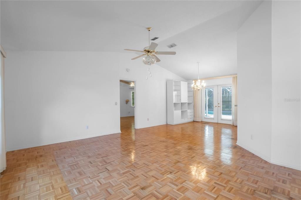 待售: $370,000 (4 贝兹, 2 浴室, 2392 平方英尺)