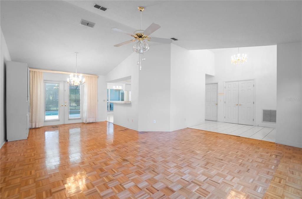 待售: $370,000 (4 贝兹, 2 浴室, 2392 平方英尺)