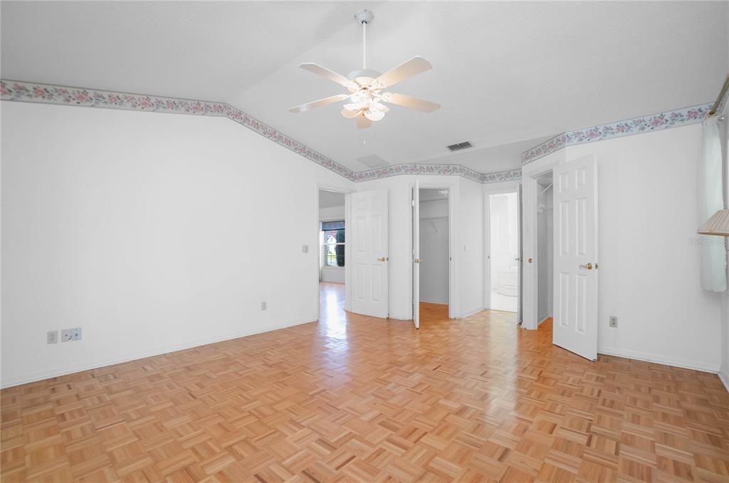 待售: $370,000 (4 贝兹, 2 浴室, 2392 平方英尺)