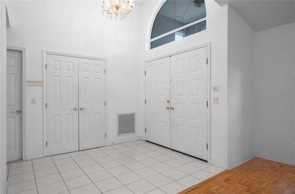 待售: $370,000 (4 贝兹, 2 浴室, 2392 平方英尺)