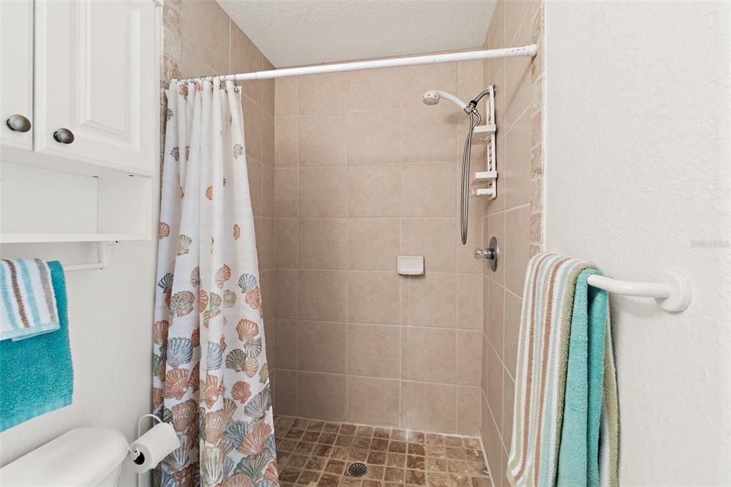 待售: $265,000 (2 贝兹, 2 浴室, 1014 平方英尺)