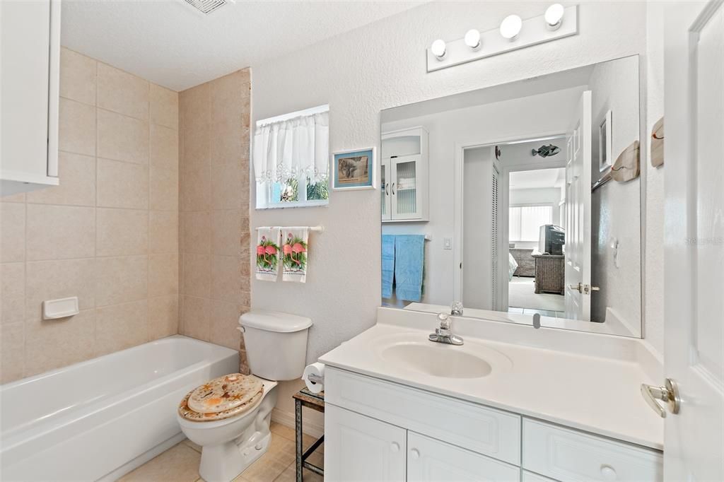 待售: $265,000 (2 贝兹, 2 浴室, 1014 平方英尺)