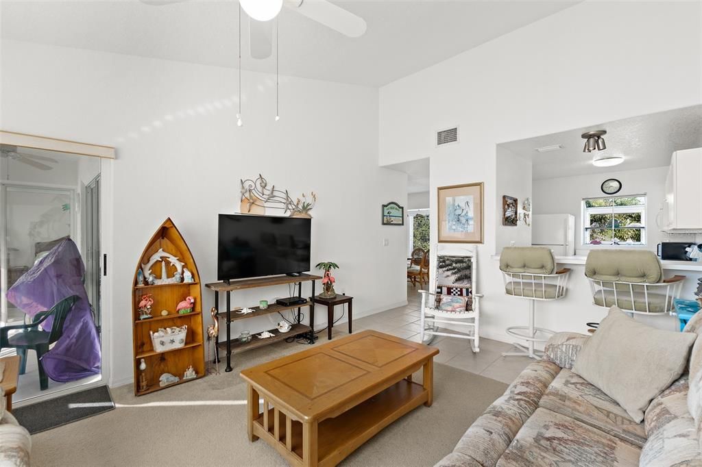 待售: $265,000 (2 贝兹, 2 浴室, 1014 平方英尺)