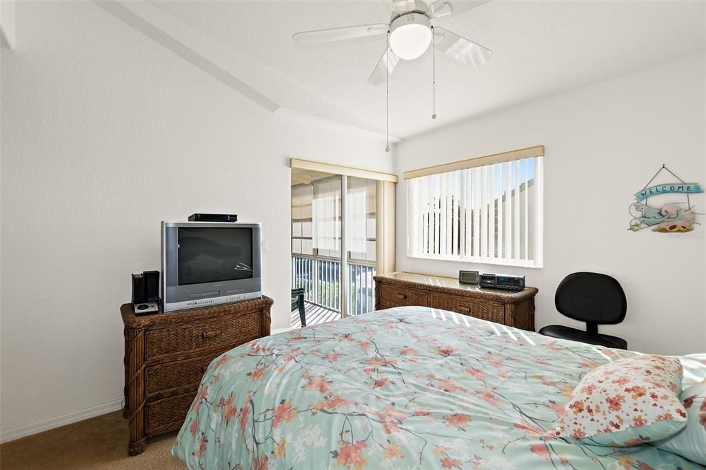 待售: $265,000 (2 贝兹, 2 浴室, 1014 平方英尺)