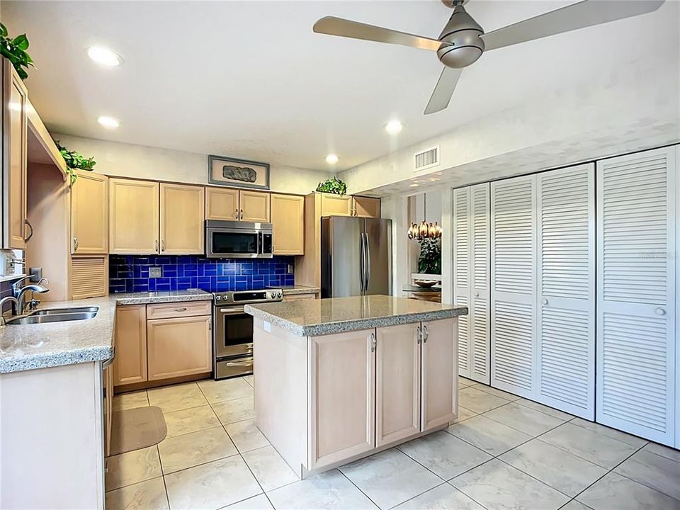 En Venta: $349,000 (3 camas, 2 baños, 2124 Pies cuadrados)