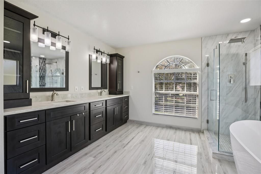 На продажу: $825,000 (6 спален, 3 ванн, 3802 Квадратных фут)