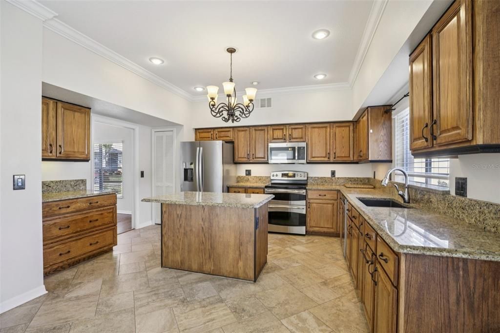 На продажу: $825,000 (6 спален, 3 ванн, 3802 Квадратных фут)