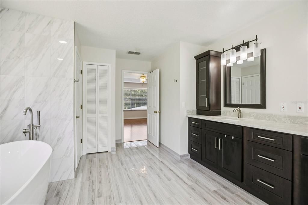 На продажу: $825,000 (6 спален, 3 ванн, 3802 Квадратных фут)