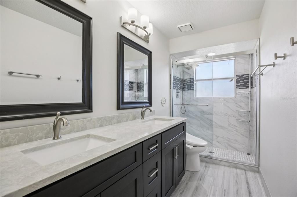 На продажу: $825,000 (6 спален, 3 ванн, 3802 Квадратных фут)