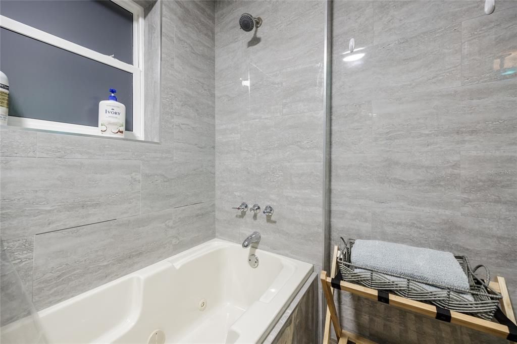 En Venta: $847,000 (3 camas, 2 baños, 1218 Pies cuadrados)