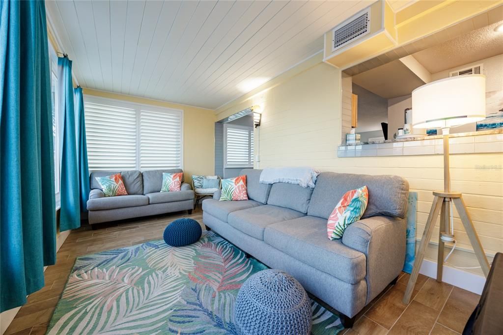 En Venta: $847,000 (3 camas, 2 baños, 1218 Pies cuadrados)