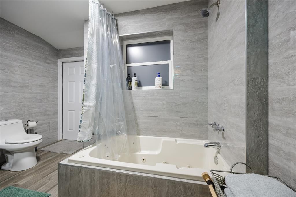 En Venta: $847,000 (3 camas, 2 baños, 1218 Pies cuadrados)