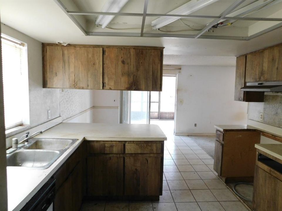 待售: $255,000 (3 贝兹, 2 浴室, 1220 平方英尺)