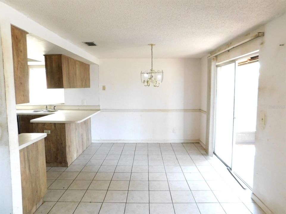 待售: $255,000 (3 贝兹, 2 浴室, 1220 平方英尺)