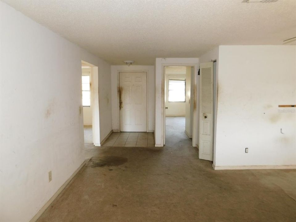 待售: $255,000 (3 贝兹, 2 浴室, 1220 平方英尺)