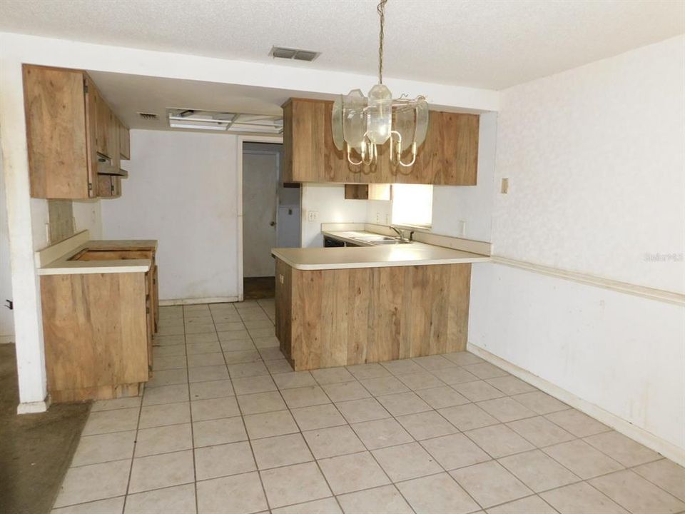 待售: $255,000 (3 贝兹, 2 浴室, 1220 平方英尺)