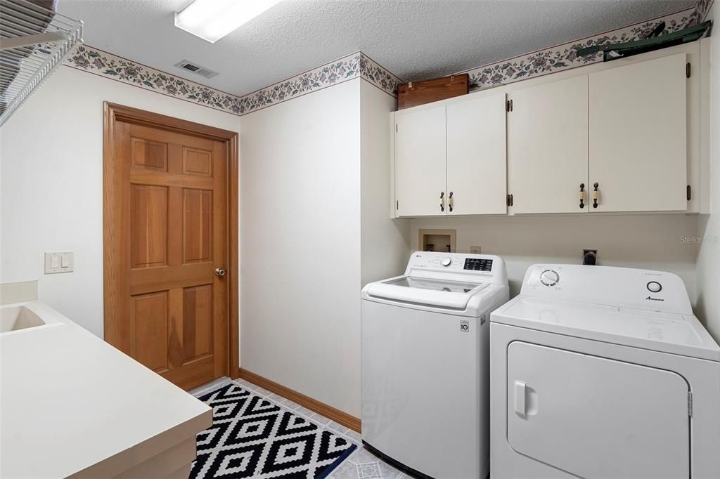 For Sale: $375,000 (3 beds, 2 baths, 2050 Square Feet)