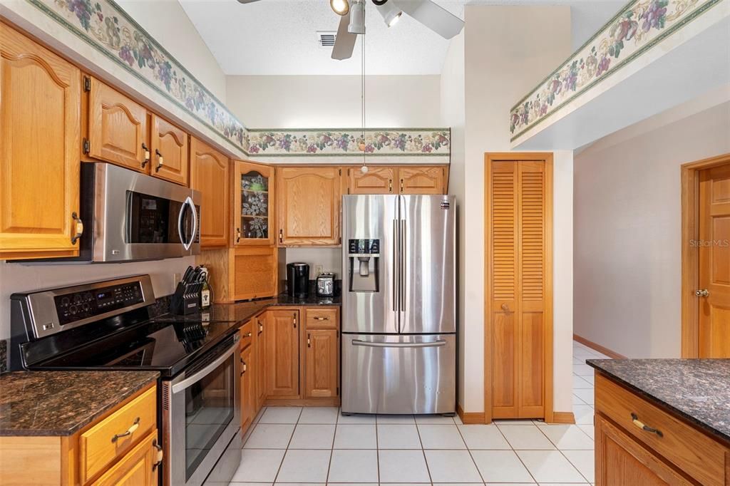 For Sale: $375,000 (3 beds, 2 baths, 2050 Square Feet)