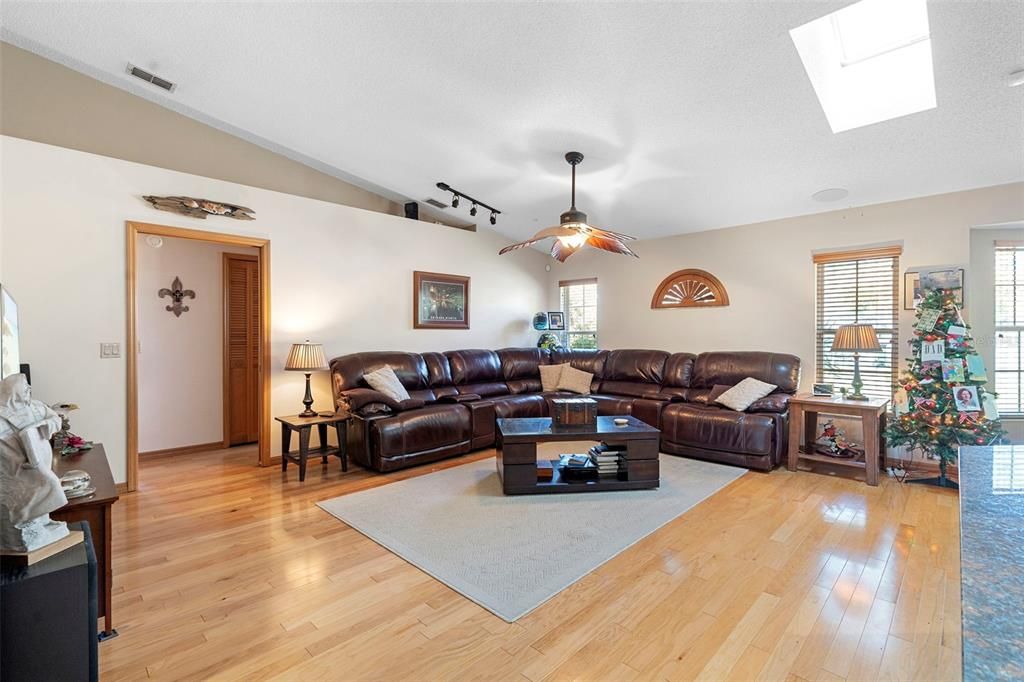 For Sale: $375,000 (3 beds, 2 baths, 2050 Square Feet)