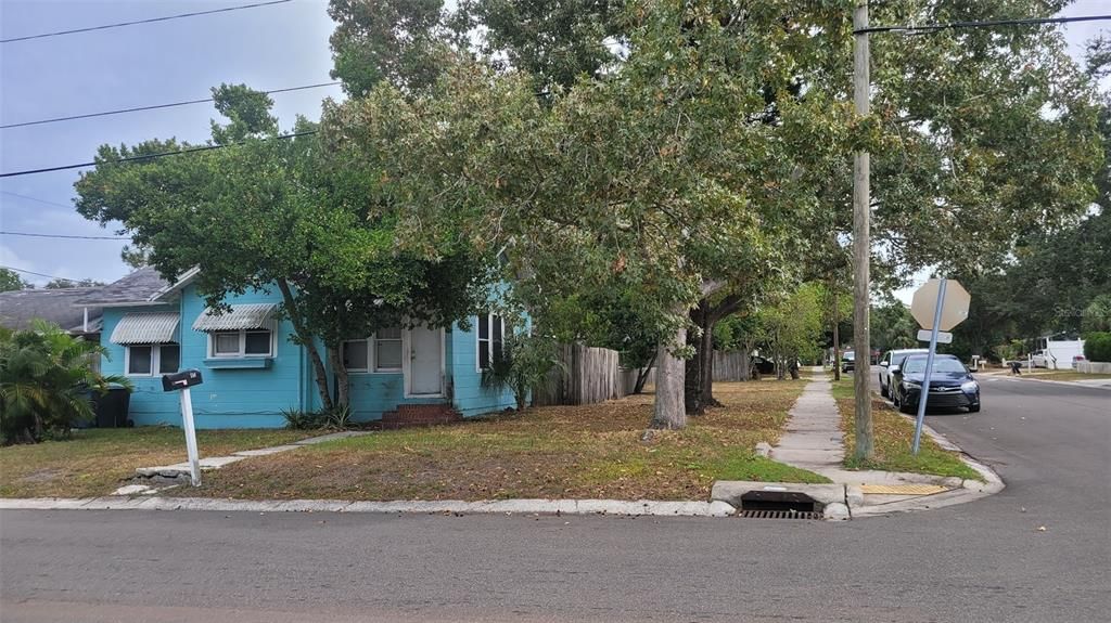 For Sale: $790,000 (12 beds, 0 baths, 882 Square Feet)