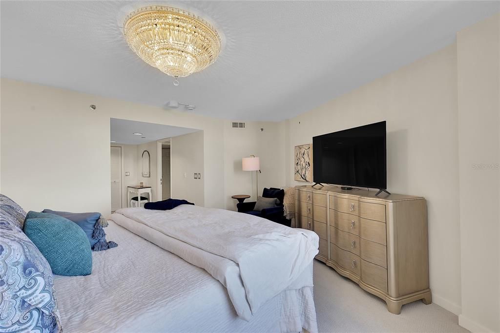 For Sale: $1,499,000 (2 beds, 2 baths, 1602 Square Feet)