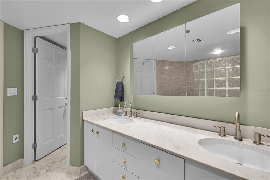 For Sale: $1,499,000 (2 beds, 2 baths, 1602 Square Feet)