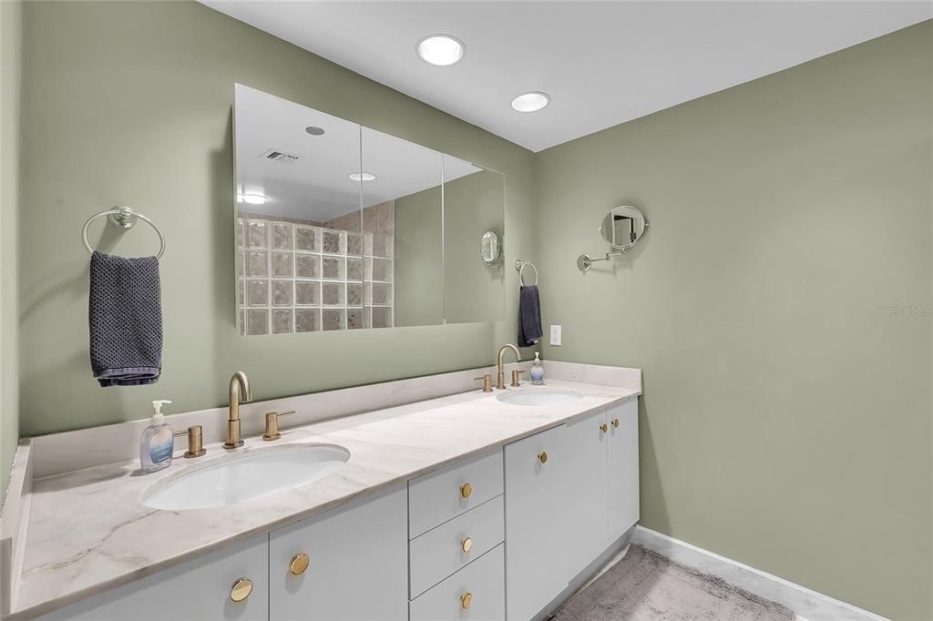 For Sale: $1,499,000 (2 beds, 2 baths, 1602 Square Feet)