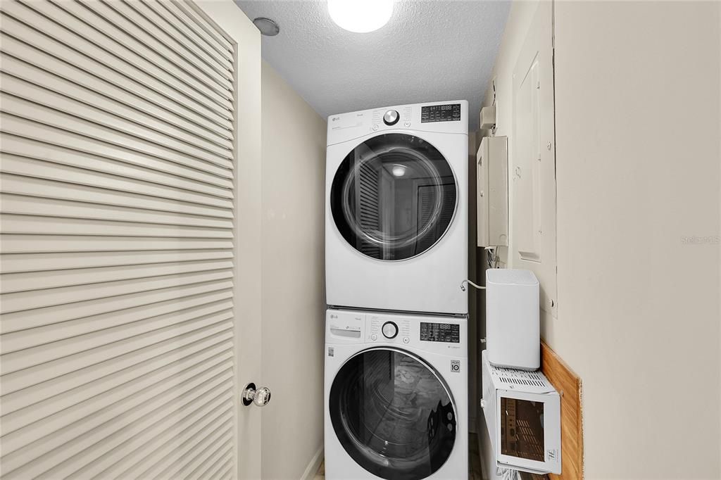 For Sale: $1,499,000 (2 beds, 2 baths, 1602 Square Feet)