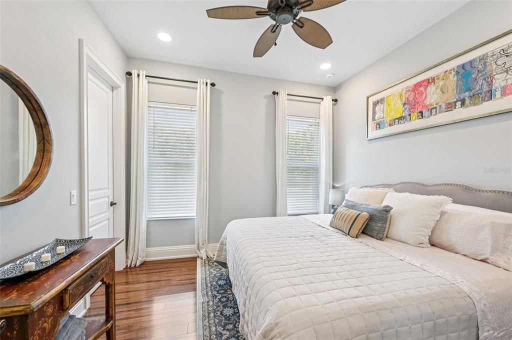 待售: $1,299,000 (3 贝兹, 3 浴室, 2320 平方英尺)