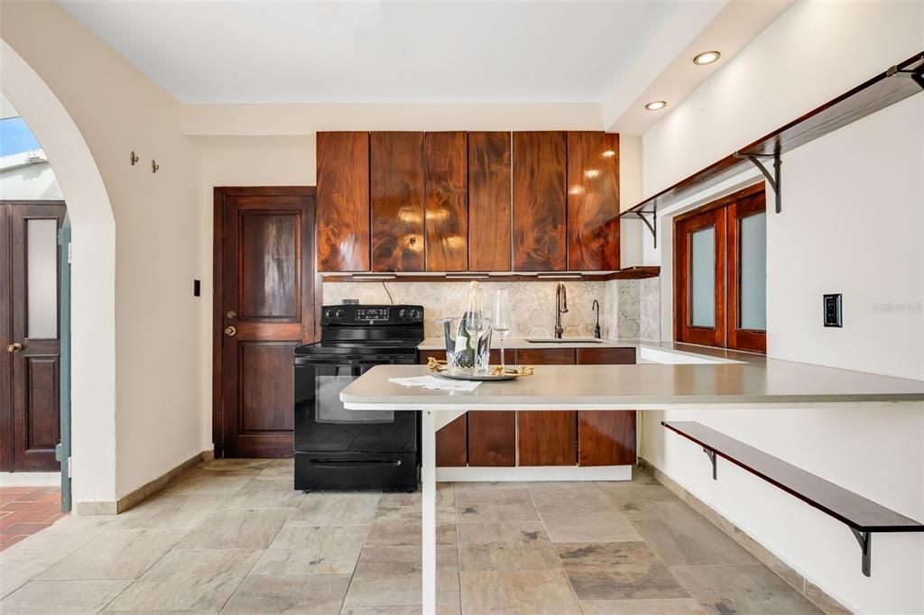 En Venta: $695,000 (1 camas, 1 baños, 1004 Pies cuadrados)