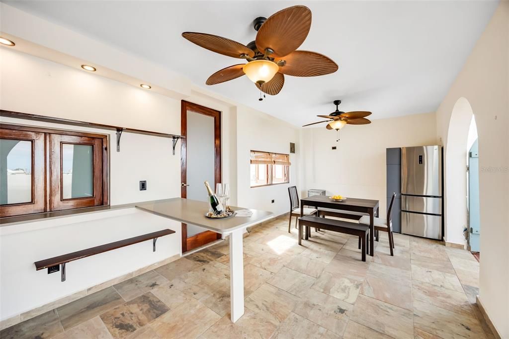 En Venta: $695,000 (1 camas, 1 baños, 1004 Pies cuadrados)