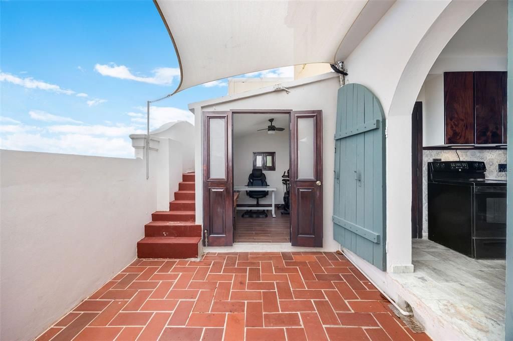 En Venta: $695,000 (1 camas, 1 baños, 1004 Pies cuadrados)