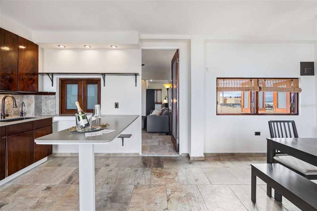 En Venta: $695,000 (1 camas, 1 baños, 1004 Pies cuadrados)