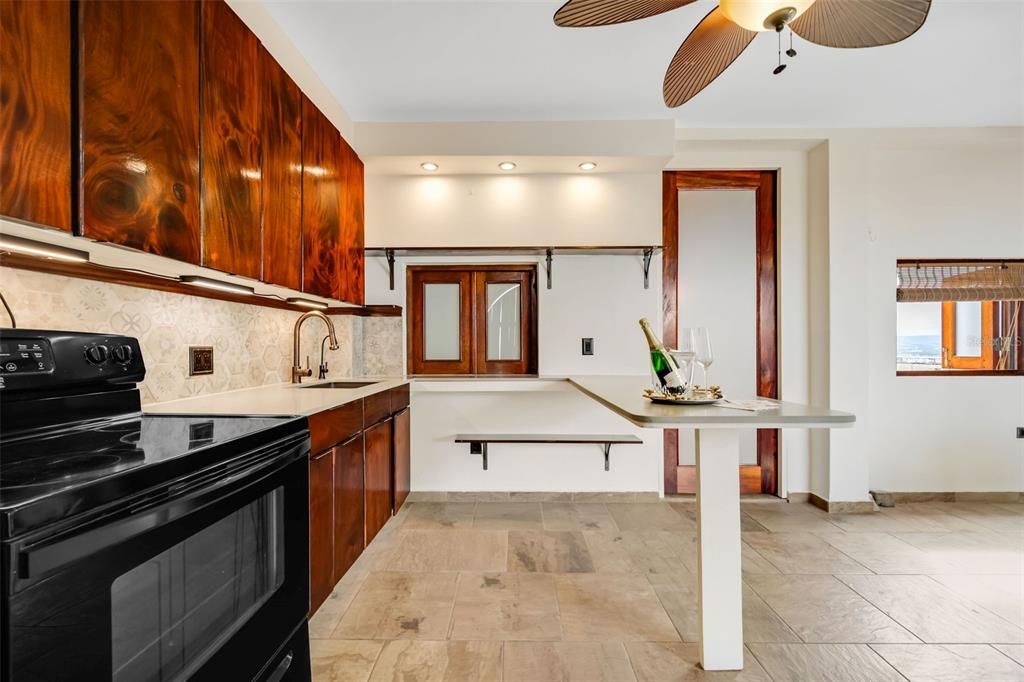 En Venta: $695,000 (1 camas, 1 baños, 1004 Pies cuadrados)