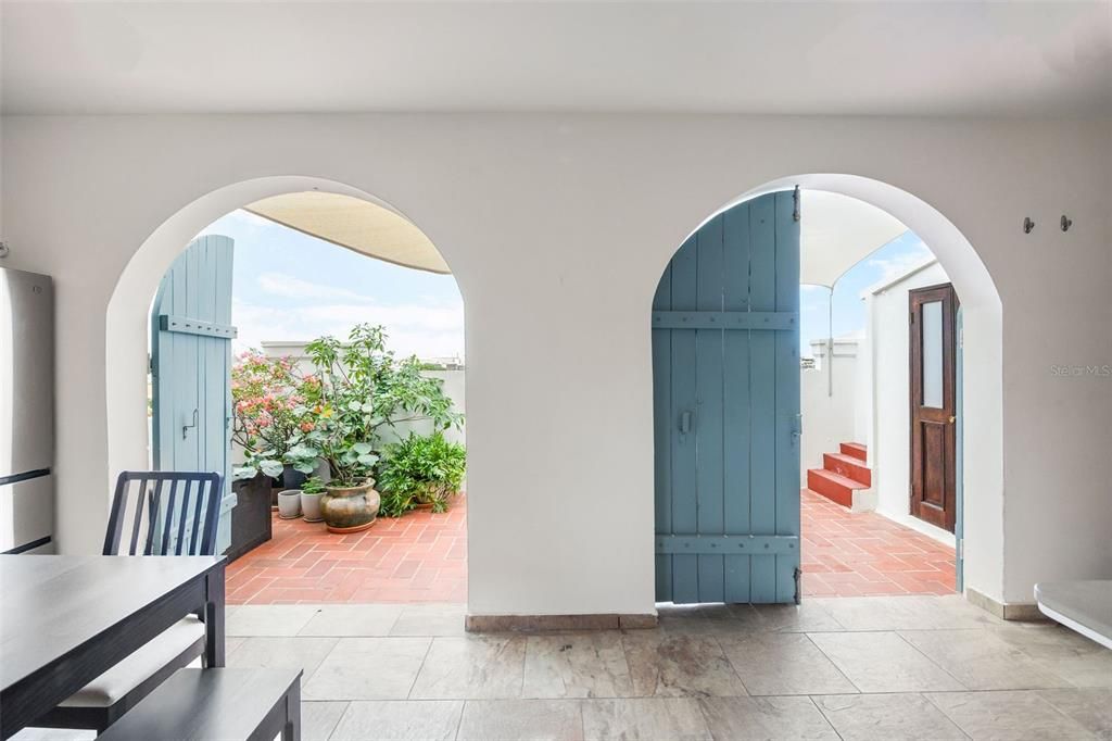 En Venta: $695,000 (1 camas, 1 baños, 1004 Pies cuadrados)