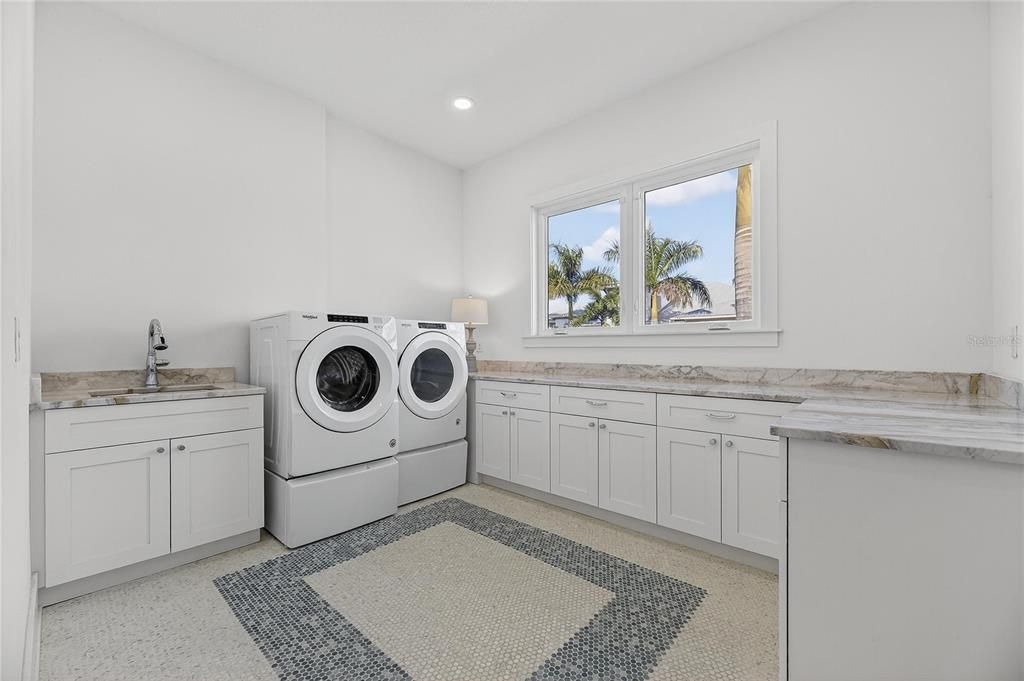 En Venta: $769,000 (4 camas, 3 baños, 2952 Pies cuadrados)