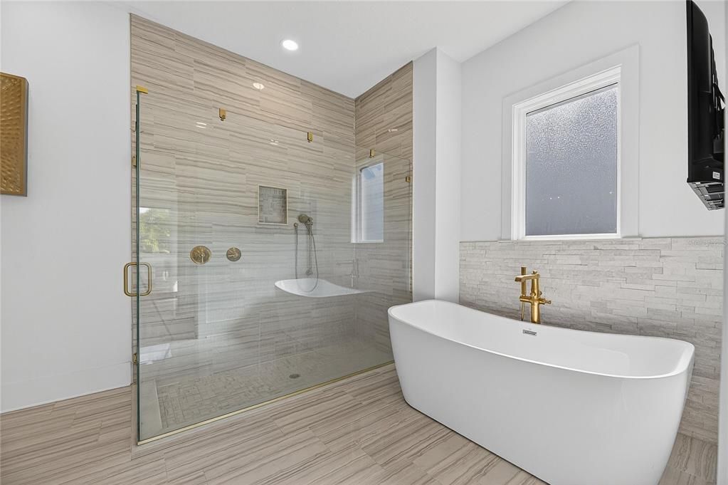 En Venta: $769,000 (4 camas, 3 baños, 2952 Pies cuadrados)