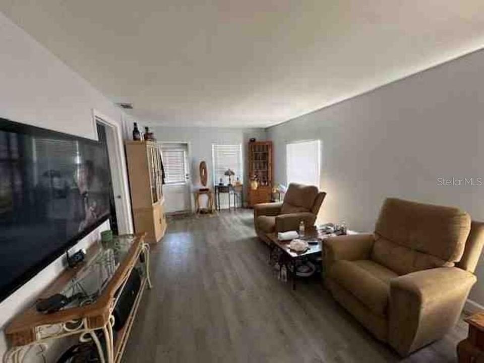 For Sale: $224,999 (2 beds, 2 baths, 770 Square Feet)