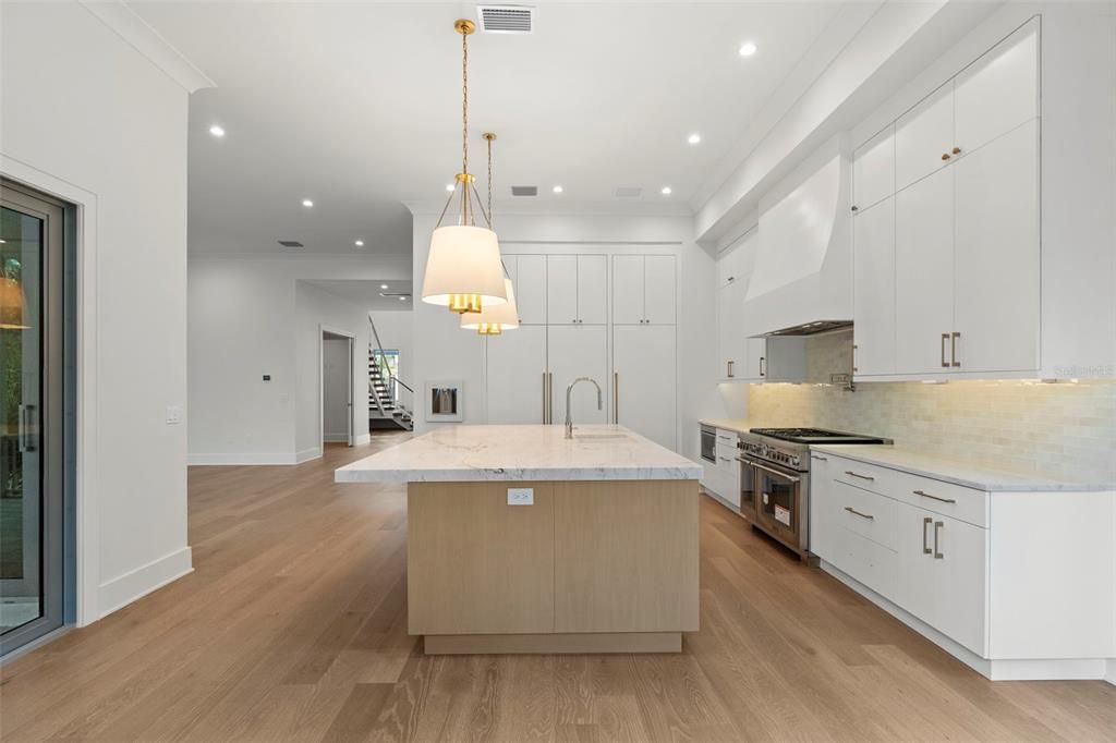 For Sale: $3,395,000 (5 beds, 5 baths, 5197 Square Feet)
