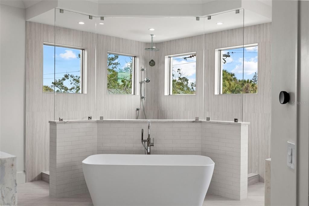For Sale: $3,395,000 (5 beds, 5 baths, 5197 Square Feet)