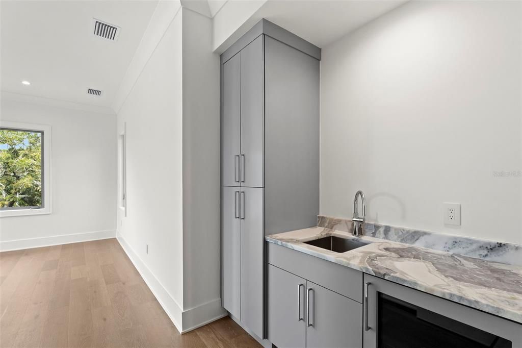 For Sale: $3,395,000 (5 beds, 5 baths, 5197 Square Feet)