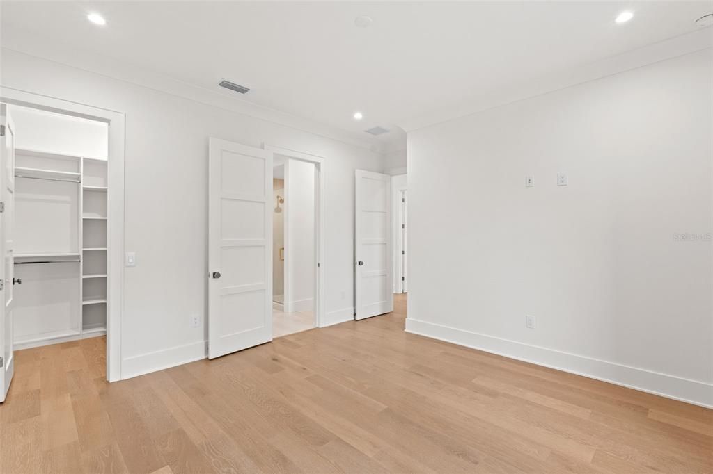 For Sale: $3,395,000 (5 beds, 5 baths, 5197 Square Feet)