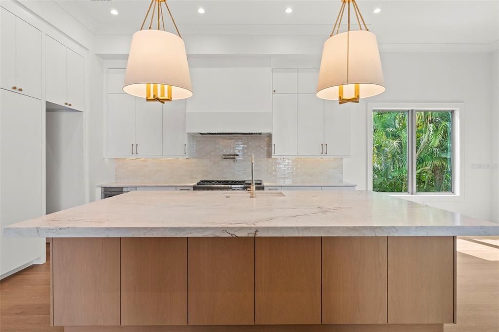 For Sale: $3,395,000 (5 beds, 5 baths, 5197 Square Feet)