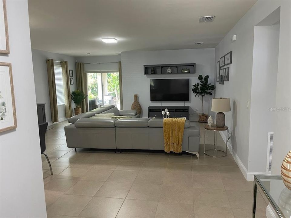 For Rent: $2,995 (3 beds, 2 baths, 1736 Square Feet)