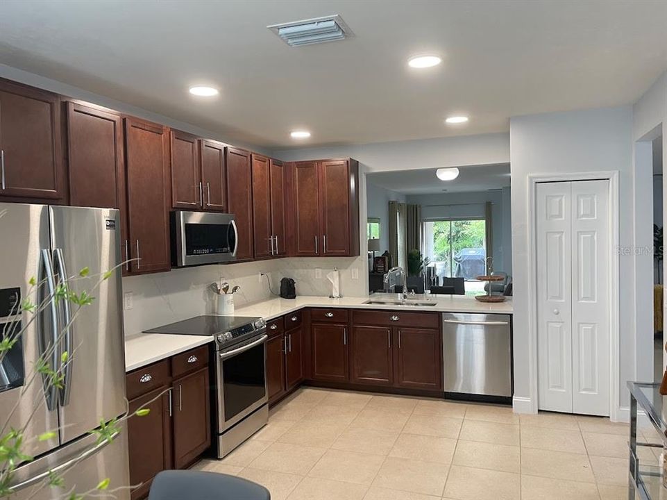 For Rent: $2,995 (3 beds, 2 baths, 1736 Square Feet)