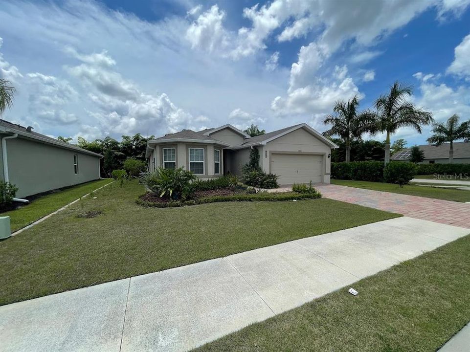 For Rent: $2,995 (3 beds, 2 baths, 1736 Square Feet)