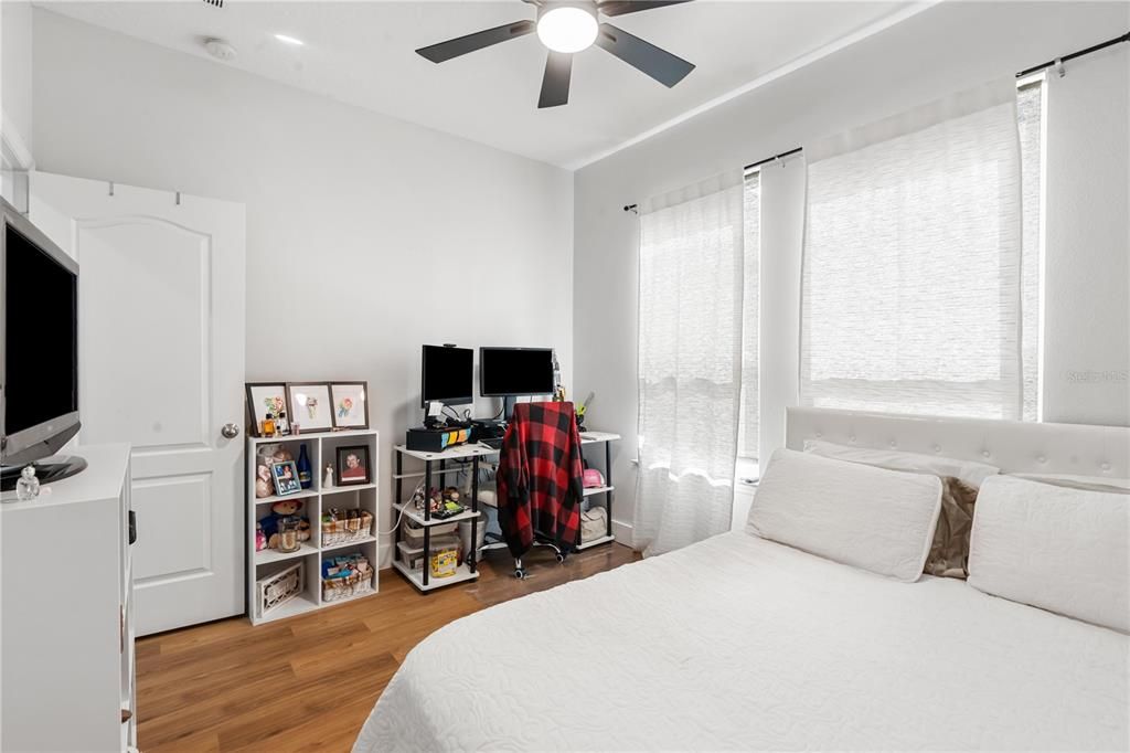 En Venta: $595,000 (5 camas, 3 baños, 3040 Pies cuadrados)