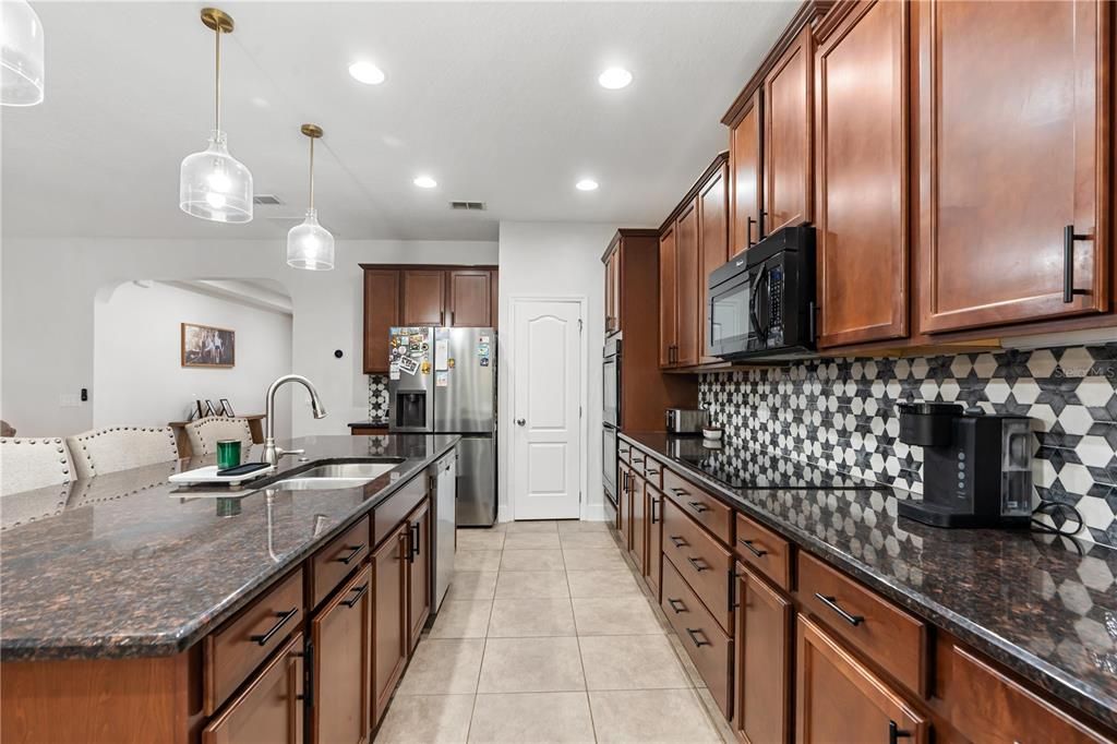 En Venta: $595,000 (5 camas, 3 baños, 3040 Pies cuadrados)