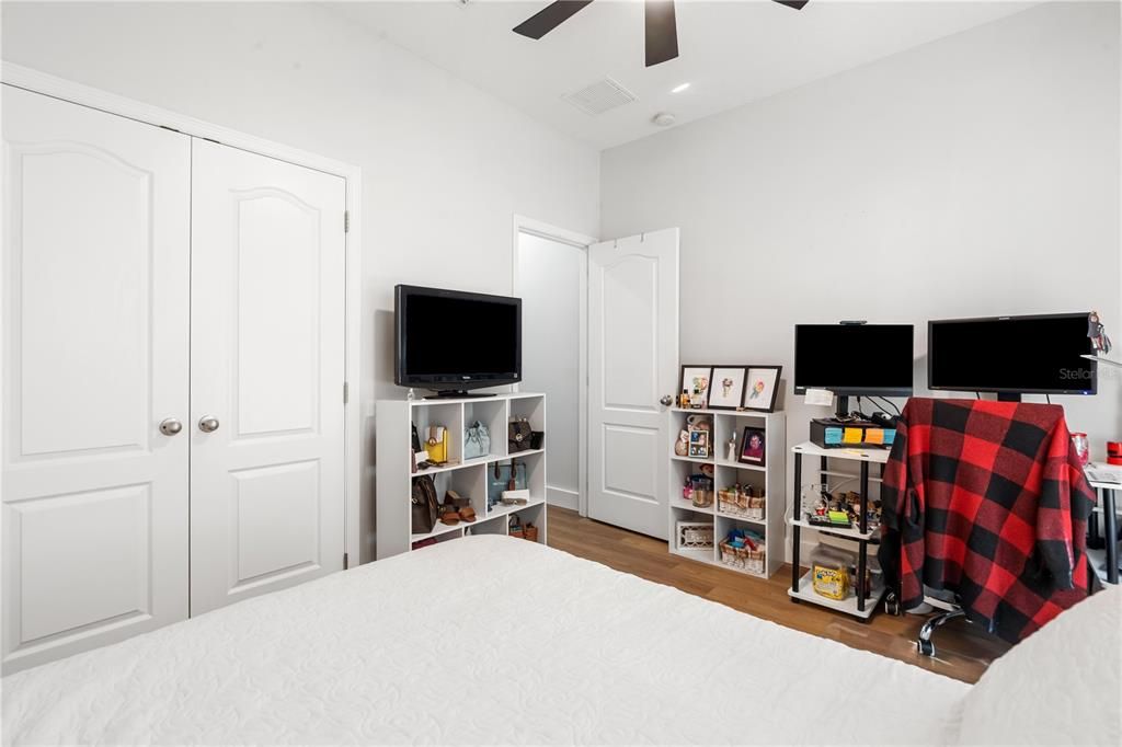 En Venta: $595,000 (5 camas, 3 baños, 3040 Pies cuadrados)